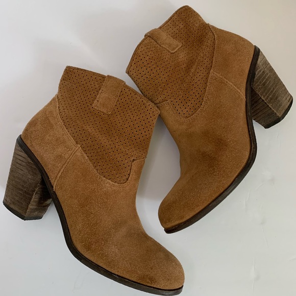 Vince Camuto Shoes - Vince Camuto Holden Suede Booties Sz 7